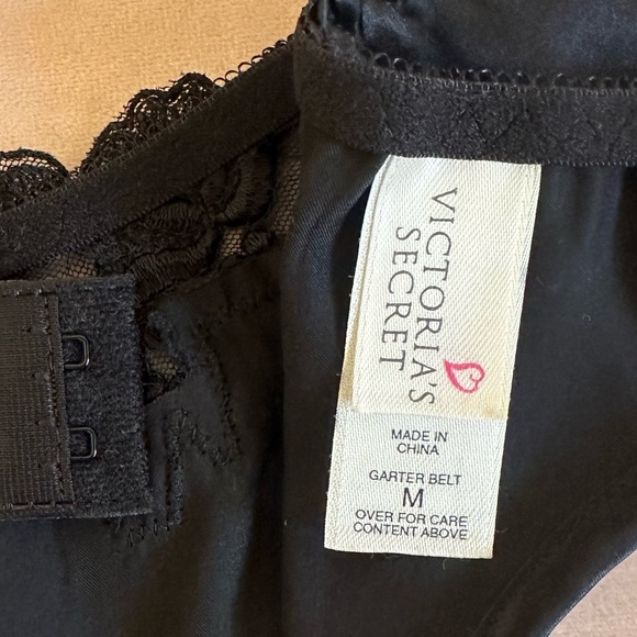 Victoria's Secret Garter Belt Beautiful Black Silk & Lace Size M Sexy Delicate - Picture 3 of 5